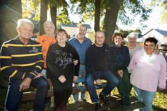 Ex-Schüler überraschen ihren Lehrer -