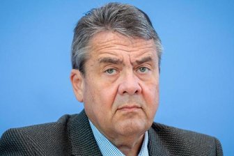 Ex-SPD-Chef Gabriel in Chemnitz: "Die bequeme Situation für uns im Westen ist vorbei" - Der SPD habe eszuletzt an Klarheit und Eindeutigkeit gefehlt - das beklagte am Dienstag Ex-SPD-Chef Sigmar Gabriel in Chemnitz.