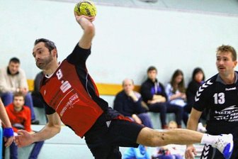 Ex-Spieler und -Trainer im Anflug - Mario Schuldes war 2015 noch für die zweite Mannschaft des HC Glauchau/Meerane am Ball. In dieser Saison übernahm er das Traineramt beim ZHC Grubenlampe.