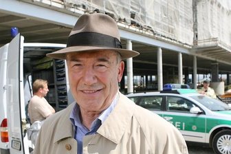 Ex-"Tatort"-Kommissar Dietz-Werner Steck ist tot - Dietz-Werner Steck als Hauptkommissar Ernst Bienzle 2006 bei Dreharbeiten zu dem Tatort «Bienzle und die große Liebe».