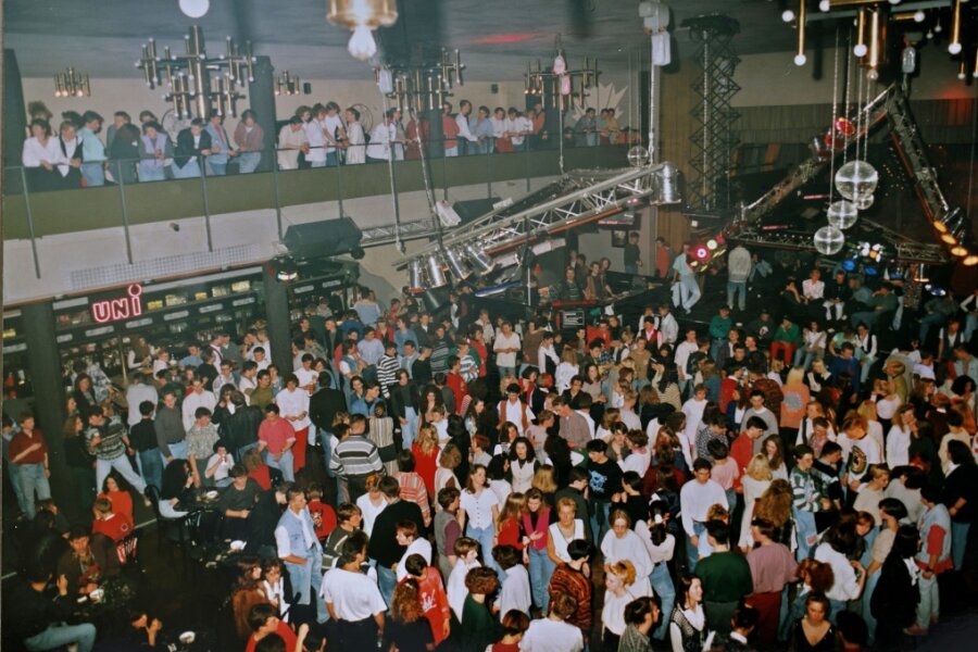 Ex-Uni-Mitarbeiter erinnern sich an geile Zeit in Lichtenstein - Uni-Disco anno 1995: Da hieß es Schlange stehen nach Eintrittskarten.