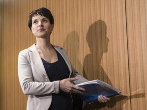 Ex-Vertrauter warnt AfD vor "Bonnie und Clyde" - Berater Michael Klonovsky rechnet auf seiner Internetseite unter der Überschrift "Bonnie und Clyde" mit Frauke Petry und ihrem Ehemann Marcus Pretzell ab.