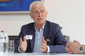 Ex-VW-Chef Müller: Komplette Umstellung des Zwickauer Werks auf E-Mobilität war ein Fehler - Matthias Müller war der prominenteste Redner bei einem Automobil-Symposium am Dienstag in Zwickau.