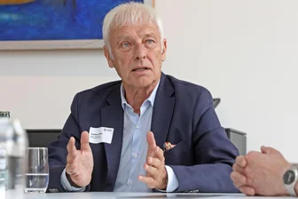 Ex-VW-Chef Müller: Komplette Umstellung des Zwickauer Werks auf E-Mobilität war ein Fehler - Matthias Müller war der prominenteste Redner bei einem Automobil-Symposium am Dienstag in Zwickau.