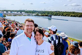 Ex-Weltklasse-Ruderer aus Zwönitz hat Olympiasieg von Oliver Zeidler live erlebt: „Das war eine Machtdemonstration“ - Kai Horl, Vizeweltmeister im Achter von 1998, und Ehefrau Gritt an der Olympischen Ruderstrecke in Vaires-sur-Marne bei Paris.