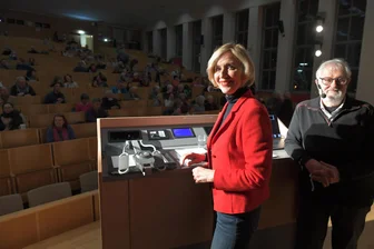 Ex-ZDF-Moderatorin in Freiberg: „Bullshit muss komplett aussortiert werden“ - Petra Gerster und Christian Nürnberger sprechen in Freiberg zur Veranstaltungsreihe „Was bedeutet (uns) Demokratie?“: Wie X, TikTok, YouTube und Instagram unsere Demokratie zerstören – und was jetzt dringend getan werden muss.
