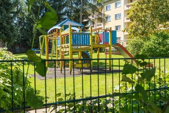 Exhibitionist an Thalheimer Spielplatz unterwegs -