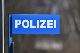 Exhibitionist belästigt Gruppe im Stadtpark - Polizisten haben am frühen Mittwochabend in Zschopau einen 46 Jahre alten Mann gestellt, der sich vor jungen Menschen entblößt und eine 19-Jährige unsittlich berührt haben soll.