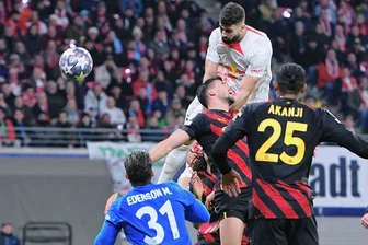 Exklusiv: An diesen Verpflichtungen arbeitet RB Leipzig derzeit - Ende Februar köpfte Josko Gvardiol (weißes Trikot) noch das 1:1 gegen Manchester City. Nun wird er sich wohl dorthin verabschieden. 