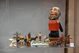 Exklusive Führung durch Sonderausstellung der erzgebirgischen Spielzeugindustrie - Im Erzhammer gibt es eine Sonderführung durch die Ausstellung „Erzgebirgische Spielzeugindustrie. Zwei Länder – zwei Wege“.
