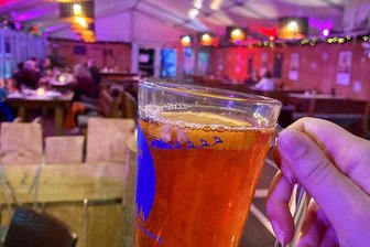 Exklusive Stadtführung für Alleinreisende und Singles in Freiberg - Zum Abschluss der Stadtführung für Alleinreisende und Singles gibt es nicht nur Glühwein.