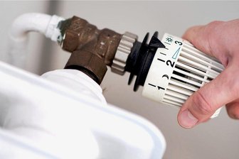 Expertenprognose zu Heizkosten: Monatliche Abschlagszahlungen verdreifachen sich - Die monatlichen Abschlagszahlungen für Verbraucher von Erdgas werden sich nach Einschätzung der Bundesnetzagentur im kommenden Jahr mindestens verdreifachen.