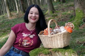 Expertin warnt: Diese Pilze sind zum Verwechseln ähnlich - Pilzberaterin Sandra Gruner will mit ihren Kollegen zur Pilzausstellung auf den Pilz des Jahres aufmerksam machen. Es ist der Fliegenpilz. 