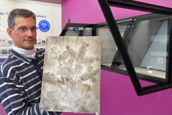 „Exploded flowers“: Einzigartige Exponate im Foyer der Terra mineralia Freiberg zu sehen -