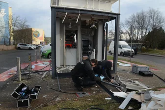 Explodierter Sparkassen-Würfel in Auerbach: Was die Kripo bisher ermittelt hat - Der Sparkassen-Container in Auerbach wurde zu Neujahr gesprengt. Die Ermittler können nun erste Angaben dazu machen.