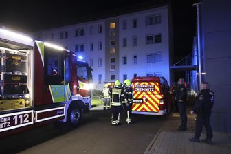Explosion in Chemnitz: Polizei gibt Ursache bekannt - In einer Wohnung in Bernsdorf kam es am Freitagabend zu einer Explosion