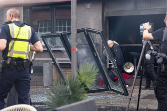 Explosion in Shishabar in der Kölner Innenstadt - Der Eingangsbereich sowie Teile des Innenraums wurden durch die Explosion und den Brand zerstört, wie die Polizei mitteilte.