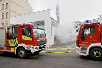 Explosion und Rauchentwicklung: Warn-App in Chemnitz schlägt an - In der Agnesstraße kommt es am Montagmorgen zu einem größeren Feuerwehreinsatz.