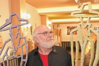 Exponart-Arbeiten zu sehen - Tobias Michael mit seinem Werk "Feminin" und "Maskulin".