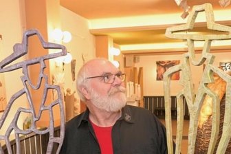 Exponart-Arbeiten zu sehen - Tobias Michael mit seinem Werk "Feminin" und "Maskulin".