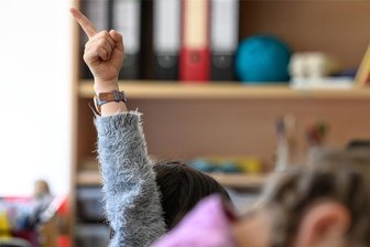 Extra-Tests in Mathe und Deutsch für fast alle Zweitklässler Ende Mai in Sachsen - Nicht alle Kinder melden sich im Unterricht zu Wort. Wie ist es mit Lesen, Schreiben und Rechnen unter Sachsens Zweitklässlern bestellt?
