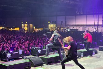 Exzesse für die Massen: Wie der „Impericon“-Style seit 20 Jahren die Festivalkultur prägt - Heaven Shall Burn beim Impericon.
