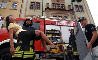 Feuerwehrchef René Schröter mit Julia Wonneberger 