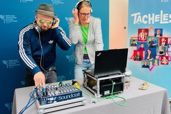„Fabelhafte Boomermusik“: Was Chemnitz 2026 zur Museumsnacht bietet - Smac-Mitarbeiter wie Christian Landrock und Anja Lippe werden zur Museumsnacht zu DJs.