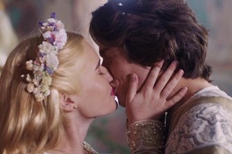 Fabulix und das Geheimnis des tschechischen Märchenfilms - Jasmina Houf und Tomás Weber in dem tschechischen Märchenfilm „Zlatovláska – Prinzessin Goldhaar“.