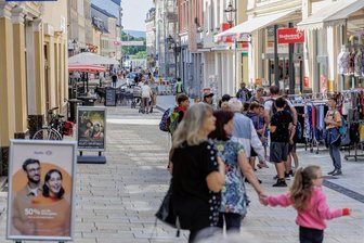 Fabulix: Verkaufsoffener Sonntag in Annaberg - Die Geschäfte in der Annaberger Altstadt – wie hier an der Buchholzer Straße – dürfen diesen Sonntag öffnen.