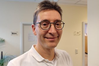 Facharzt im Vogtland zum Zustand des Gesundheitswesens: „Ist das gesund?“ - Dr. Normann Haßler jun. ist Kardiologe in Plauen. Neben den Alltagsproblemen einer Praxis berichtet er auch von einem „großen Glück in anstrengender Zeit“.