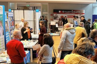 Fachkräftebörse zeigt, was Zwickau beruflich zu bieten hat - Während der Rückkehrerbörse im Dezember 2019 in Zwickau. 