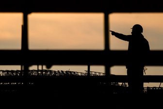 Fachkräftemangel geht deutlich zurück - Nicht ein größeres Angebot an qualifizierten Arbeitskräften treibt den Rückgang des Fachkräftemangels, sondern die anhaltende Wirtschaftsschwäche. (Archivbild)