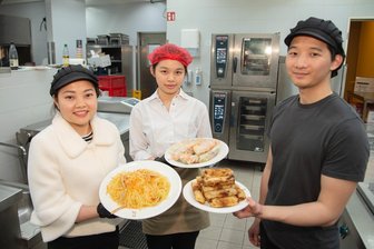 Fachkräftemangel im Vogtland: Welche Erfahrungen Unternehmen mit vietnamesischen Azubis gemacht haben - Für das Hotel König Albert Bad Elster sind Lehrlinge aus Vietnam derzeit unverzichtbar. Jetzt teilten ihre Ausbilder die Erfahrungen mit Vertretern anderer Arbeitgeber aus der Region.