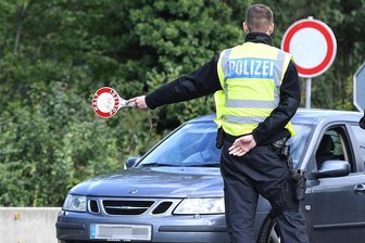 Faeser kündigt Grenzkontrollen während der Fußball-EM in Deutschland an - Während der Fußball-EM soll es wieder Kontrollen an den Grenzen nach Deutschland geben.