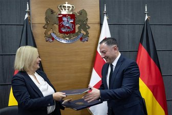 Faeser schließt Abkommen mit Georgien - Bundesinnenministerin Nancy Faeser und ihr georgischer Amtskollege Vakhtang Gomelauri mit dem Migrationsabkommen.