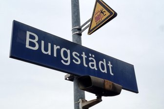 Fahndung in Burgstädt: Unbekannter belästigt und verletzt 13-jähriges Mädchen - Am Bahnhof in Burgstädt soll am Montag eine 13-Jährige sexuell belästigt worden sein.
