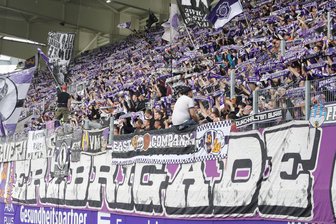 Fahnenklau beim FC Erzgebirge Aue: Drei Ultra-Führungsgruppen betroffen – Wer steckt dahinter? - Unter anderem dieses, markante Banner der Erzbrigade soll gestohlen worden sein.