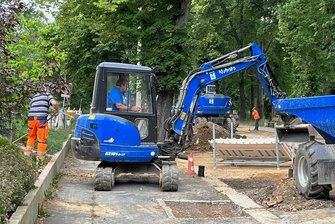 Fahrbahn von Straße in Reichenbach wird asphaltiert - Bauarbeiten auf der Agnes-Löscher-Straße. Die Fahrbahn soll danach im Baufeld eine neue Deckschicht erhalten.