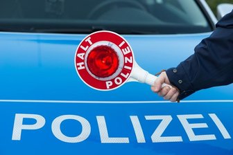 Fahrer eines 40-Tonners mit fast 2 Promille auf A 72 gestoppt - 
