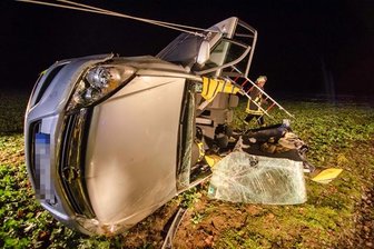 Fahrer wird bei Unfall eingeklemmt -