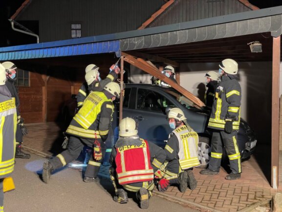 Fahrerloses Auto verursacht Unfall in Schönberg - 
