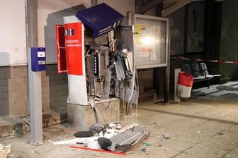 Zerstörter Fahrkartenautomat am Bahnhof Roßwein