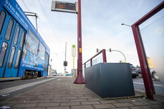 Fahrkartenautomat der Straßenbahn am Bahnhof Mitte in Plauen gesprengt - Die Straßenbahnhaltestelle am Bahnhof Mitte muss vorübergehend ohne Fahrkartenautomat auskommen.