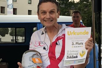 Fahrrad-Zickzack 2024: Storys, Tipps und Tricks vom Erfinder - 2019 nahm Sven Frommhold, Gründer des Fahrrad-Zickzacks in Freiberg, selbst am Spaß-Wettkampf teil und fuhr auf den 3. Platz.