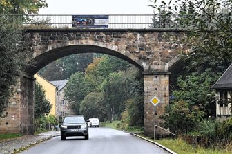 Fahrradclub plant Protest: Wie geht es mit dem Striegistalradweg weiter? - Das Viadukt über die Mittweidaer Straße in Hainichen. Die Brücke ist Teil des Striegistalradwegs und kann befahren werden.