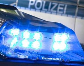 Fahrradfahrer belästigt junge Frau -