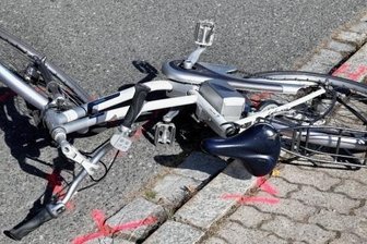 Fahrradfahrerin schwer verletzt - Das E-Bike der Frau. 
