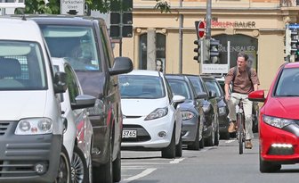 Fahrradfreundlichkeit: Zwickau fast Letzter - Keine ungefährliche Angelegenheit: Radfahren in Zwickau.