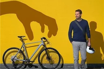 Fahrradversicherung ist mehr als eine Preisfrage - Kein ortsfester Gegenstand zum Anschließen weit und breit? Das könnte im Fall eines Diebstahls Ärger mit der Versicherung geben. 